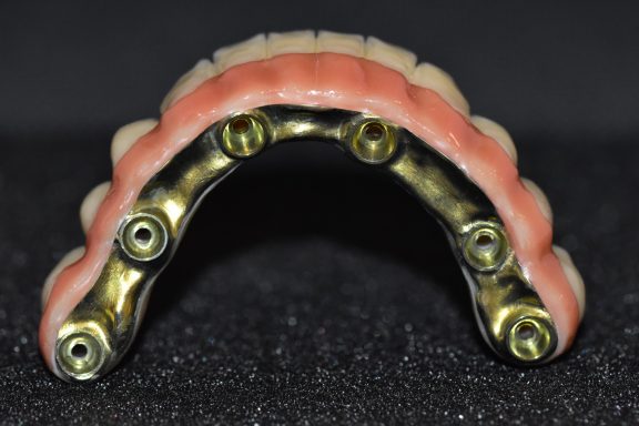 Hibrida titanio-zirconio